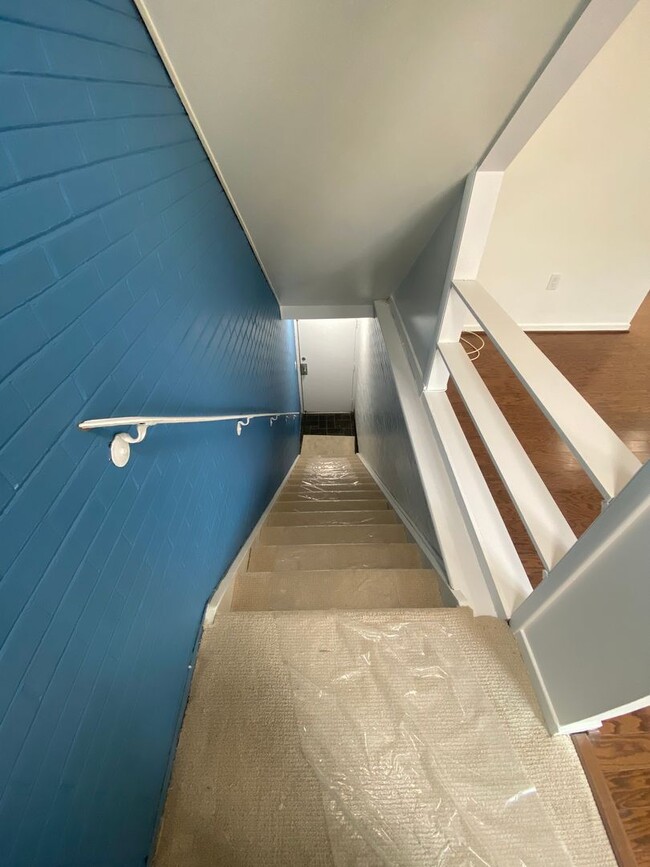 Building Photo - A charming one bedroom, one bath apartment...