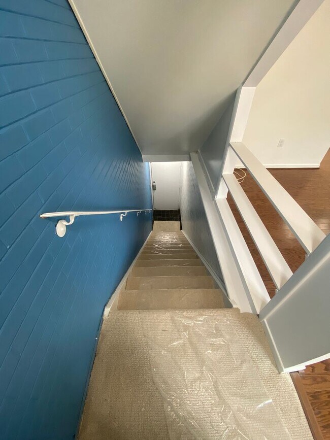 Foto del edificio - A charming one bedroom, one bath apartment...