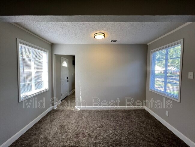 Foto del edificio - 1581 Rebecca St