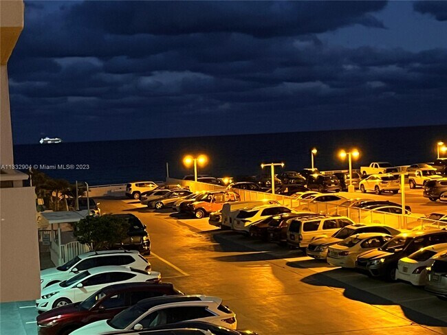 Foto del edificio - 3140 S Ocean Dr