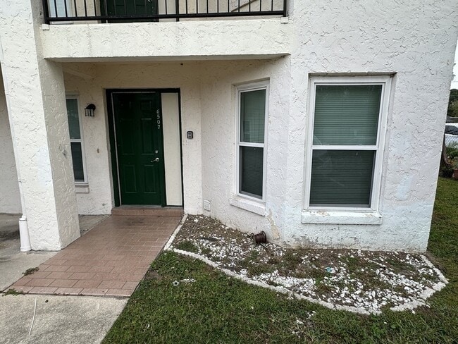 Building Photo - 6505 Dumont Ave