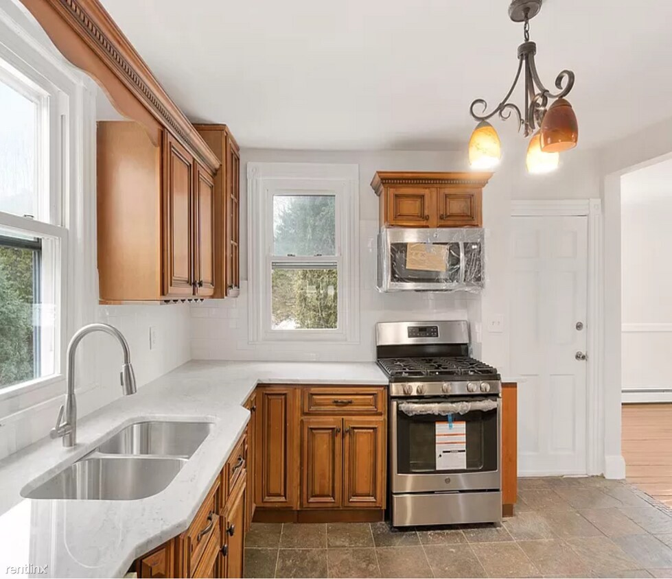 Building Photo - 4 br, 1.5 bath House - 1 Rumstick Rd