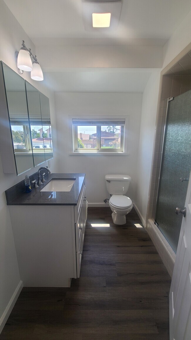 Foto del edificio - 3704 E Bond Ave