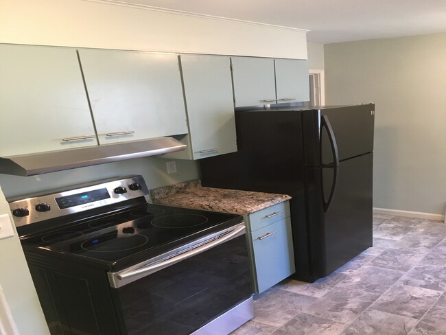 Building Photo - 905 Goodland