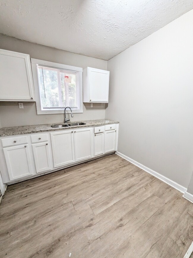 Building Photo - 2924 Springside Pl SE