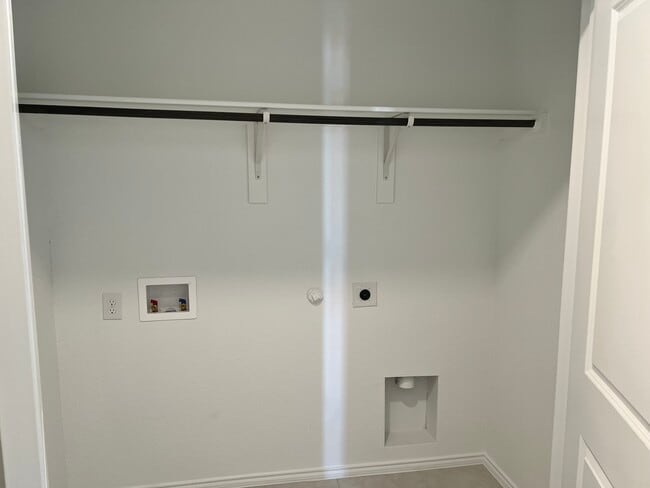 Building Photo - 2649 Kingsman Dr