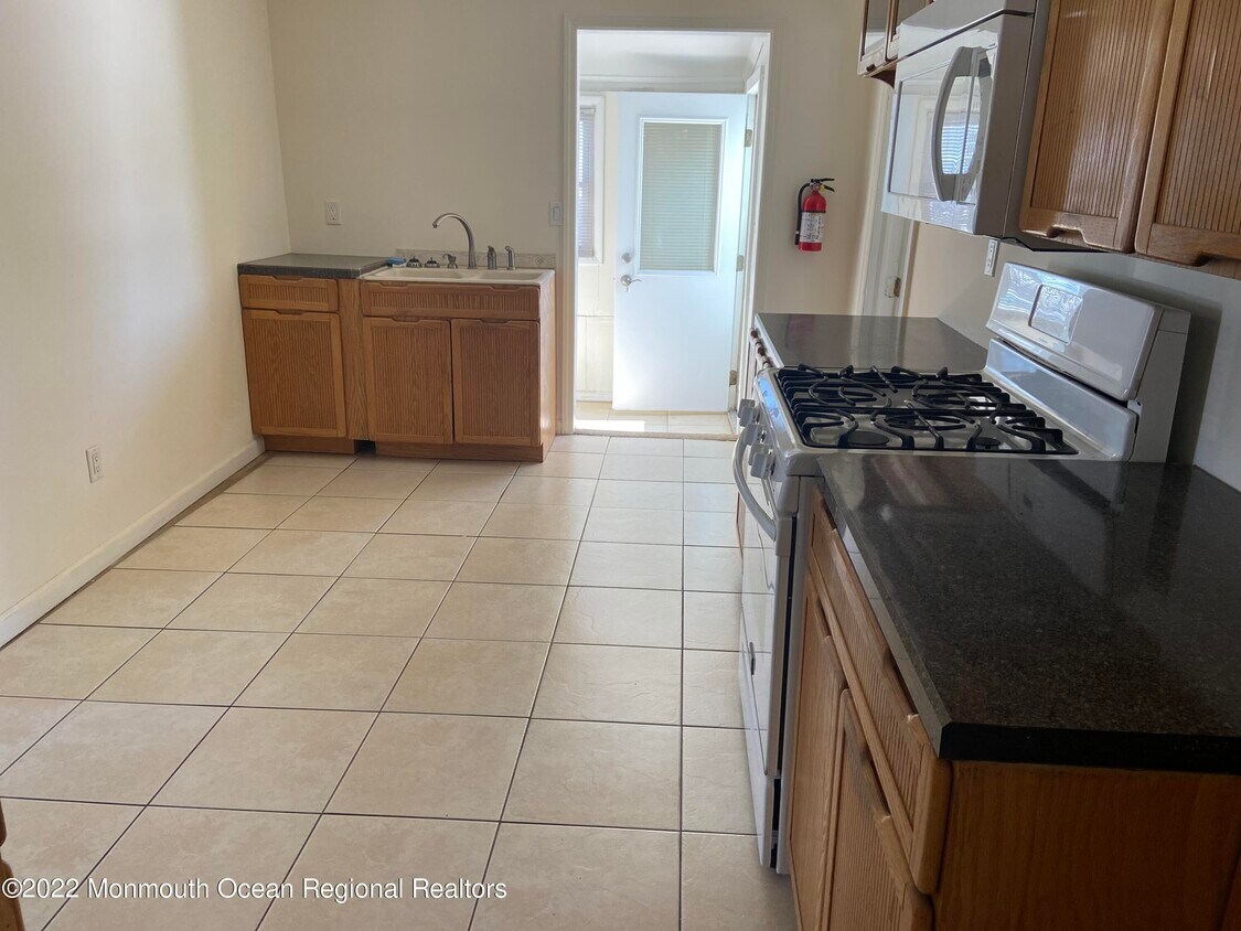 40 Hudson Ave, Hazlet, NJ 07730 Townhome Rentals in Hazlet NJ