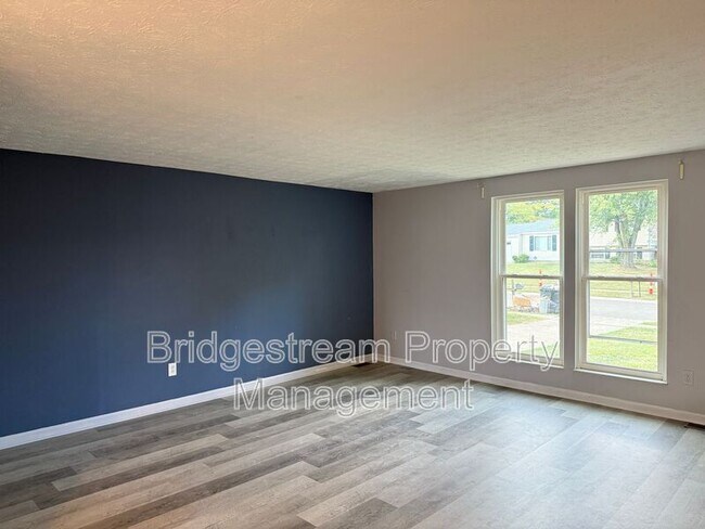 Foto del edificio - 1381 Firethorne Dr