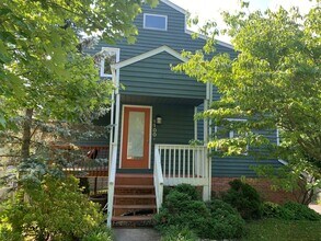 Building Photo - 1100 Cottonwood Dr