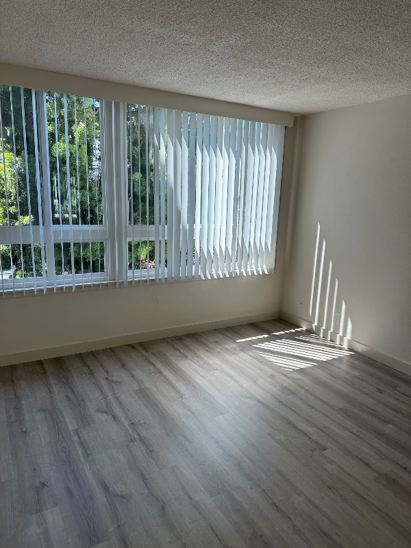 Building Photo - 525 N San Mateo Dr