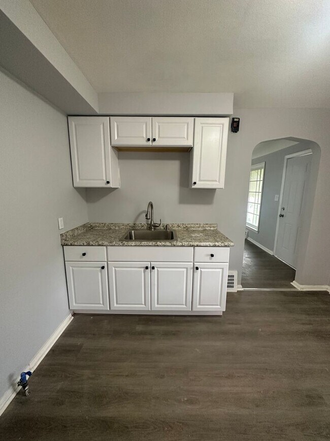 Building Photo - 4bd Single Maple Section 8