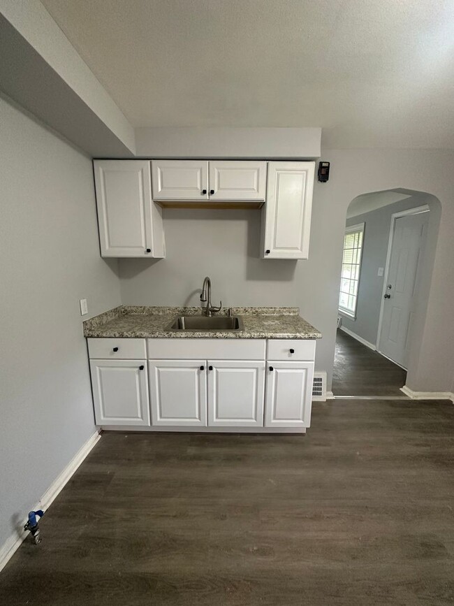 Building Photo - Maple Heights Single Home
