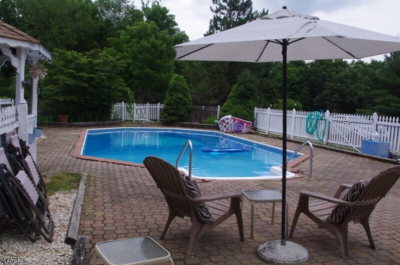 Primary Photo - 30 Meredith Dr