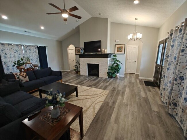 Building Photo - 4332 Foal Dr