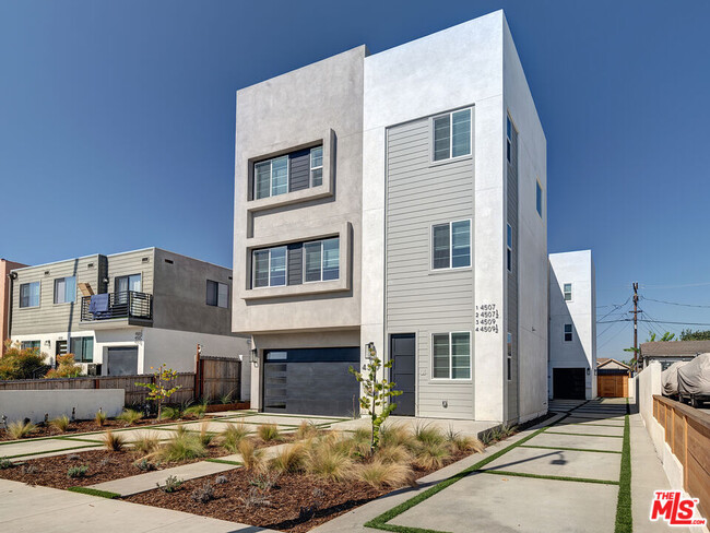 Building Photo - 4509 Saturn St