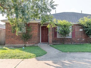 Building Photo - 1813 Sara Dr