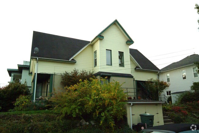Building Photo - 949 24th Ave