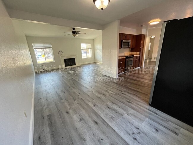 Building Photo - 930 Amaretto Dr