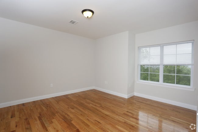 Master Bedroom - Hilltop Apartments of Totowa