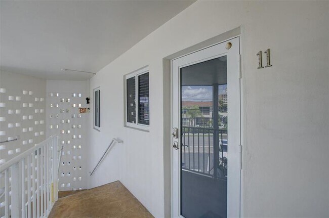 Building Photo - 999 N Riverside Dr