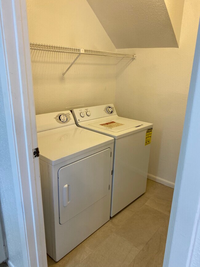 w/d in unit - 3901 Woodchase Dr