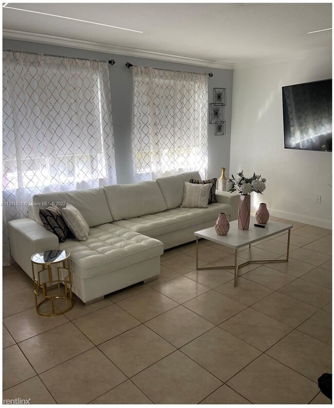 Building Photo - 6 br, 4 bath House - Coconut Cay Community