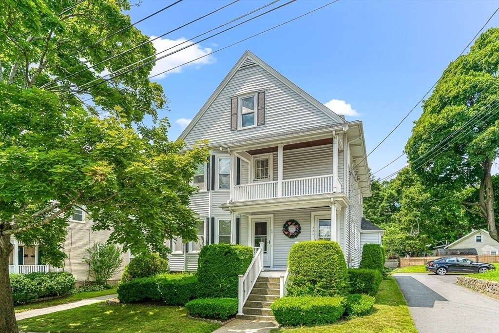 Primary Photo - 32 Lawrence St