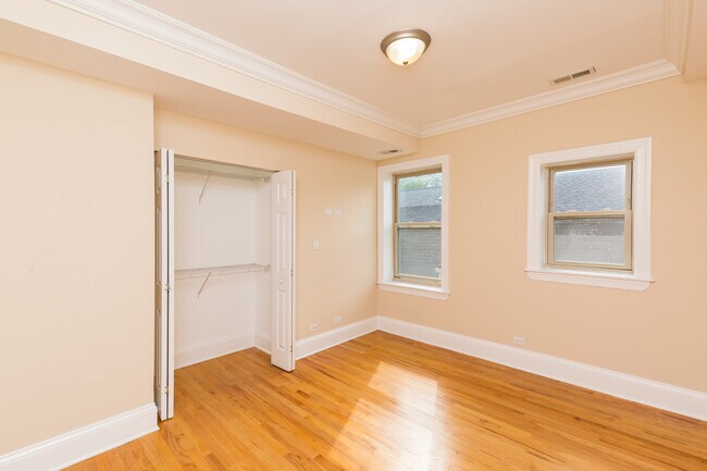 Foto del edificio - 3508 W Cortland St