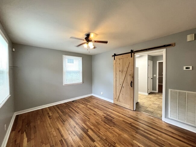 Building Photo - Prime East Nashville Living!