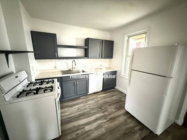 Building Photo - Available now - Updated Victorian near downtown New Prague!