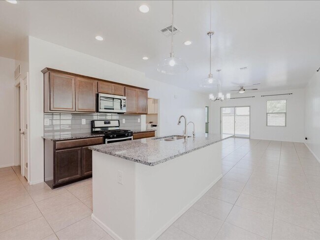 Building Photo - 3 Bedroom 2 Bathroom With Den      SOLAR P...