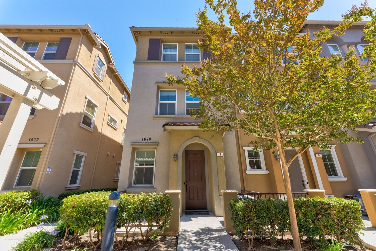 Primary Photo - END UNIT IN BEAUTIFUL MISSION PLACE CONVEN...