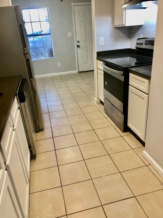 Kitchen - 6438 Baker Ct