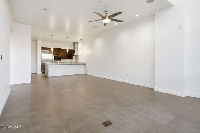 Building Photo - 15215 N Kierland Blvd