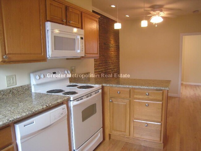 Building Photo - 183 Endicott St