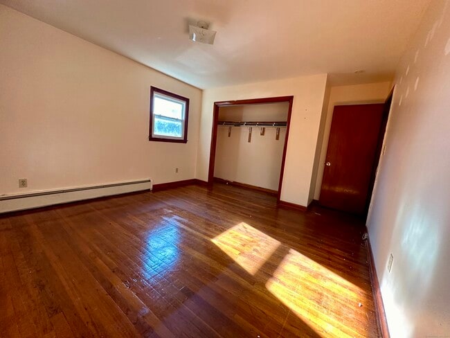 Building Photo - 64 Niagara St