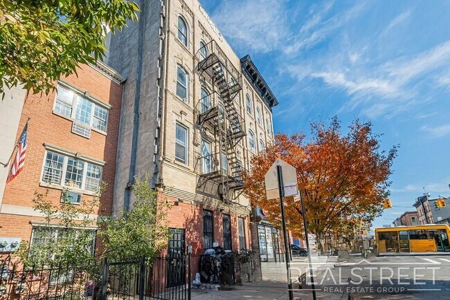 Foto del edificio - Spacious 1 BED in Bushwick