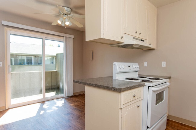 Country Oaks | Kitchen - Country Oaks