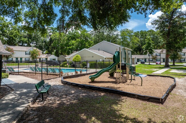 Patio de juegos - Hampton Ridge Apartments