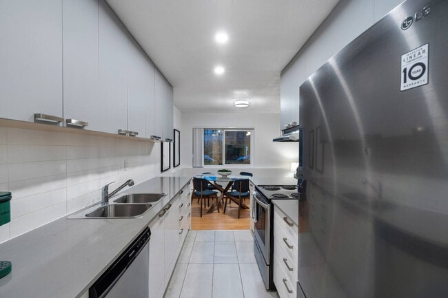 Photo du bâtiment - 1550 W 11th Ave