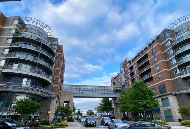 Foto del edificio - 8191 Strawberry Ln