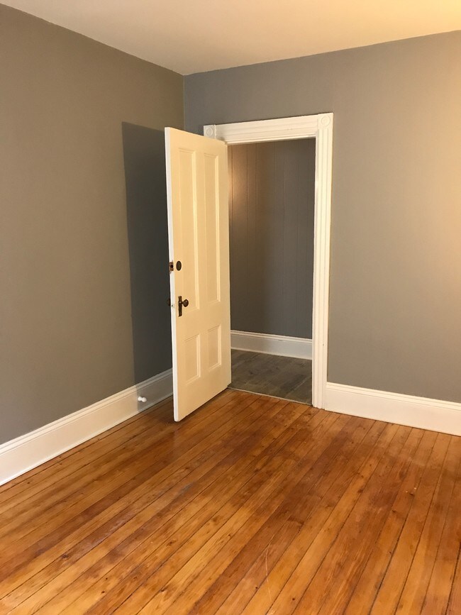 Building Photo - 7 Broad St