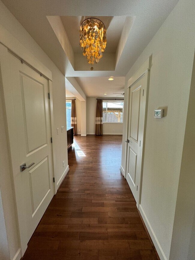 Foto del edificio - Quiet 4 bed, 2.75 bath + Den home in Claremont community in Highland Renton