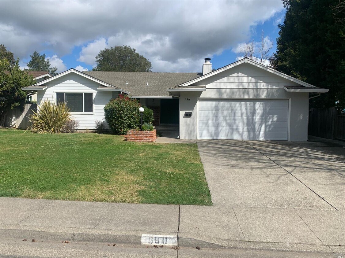 Primary Photo - 590 Marin Oaks Dr