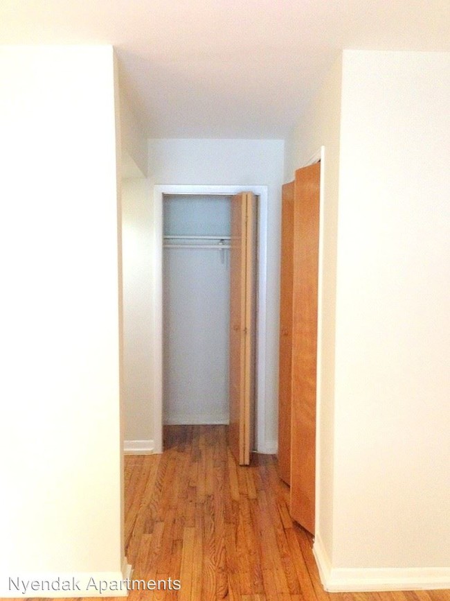 Foto del edificio - 1 br, 1 bath Apartment - 219 Lincoln Ave.