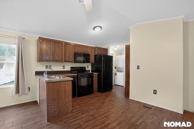 Building Photo - 4206 Pine Ln
