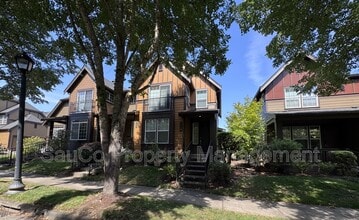 Building Photo - 7119 NE Stonewater St