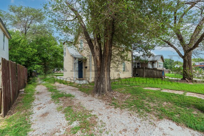 Building Photo - 2147 N Park Pl