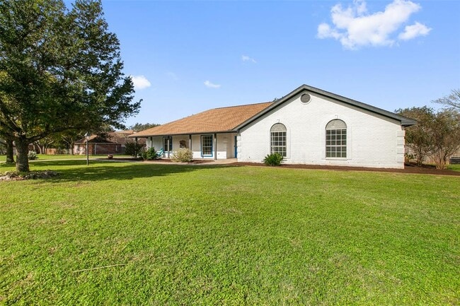 Building Photo - 124 Poplar Dr