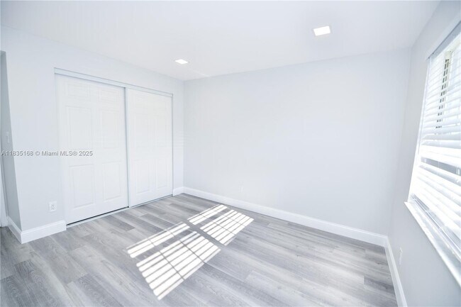 Foto del edificio - 905 Southridge Rd